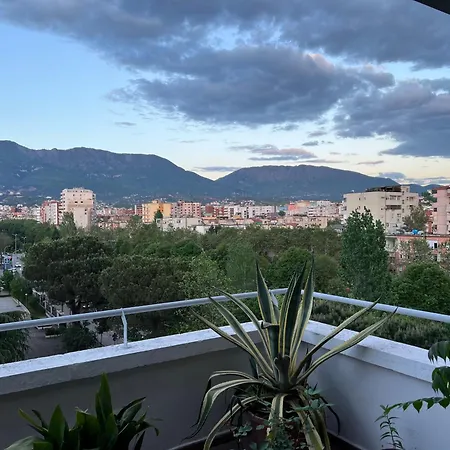 Elin's View Stylish With Panoramic Terrace * 地拉那